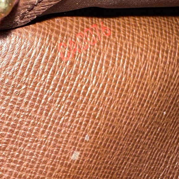 AUTH Louis Vuitton Damier Porte Feuille Sarah Long Bifold Wallet Flaws $735 Ret - Picture 11 of 16